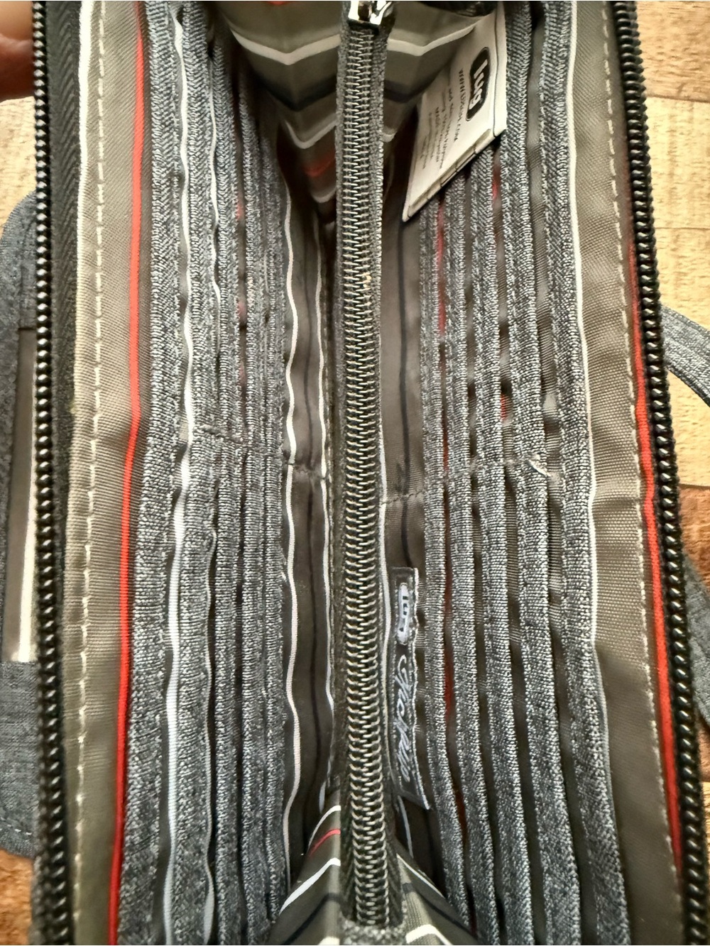Lug RFID Crossbody Wallet Travel Organizer Gray Quilted NWOT - Picture 5 of 11